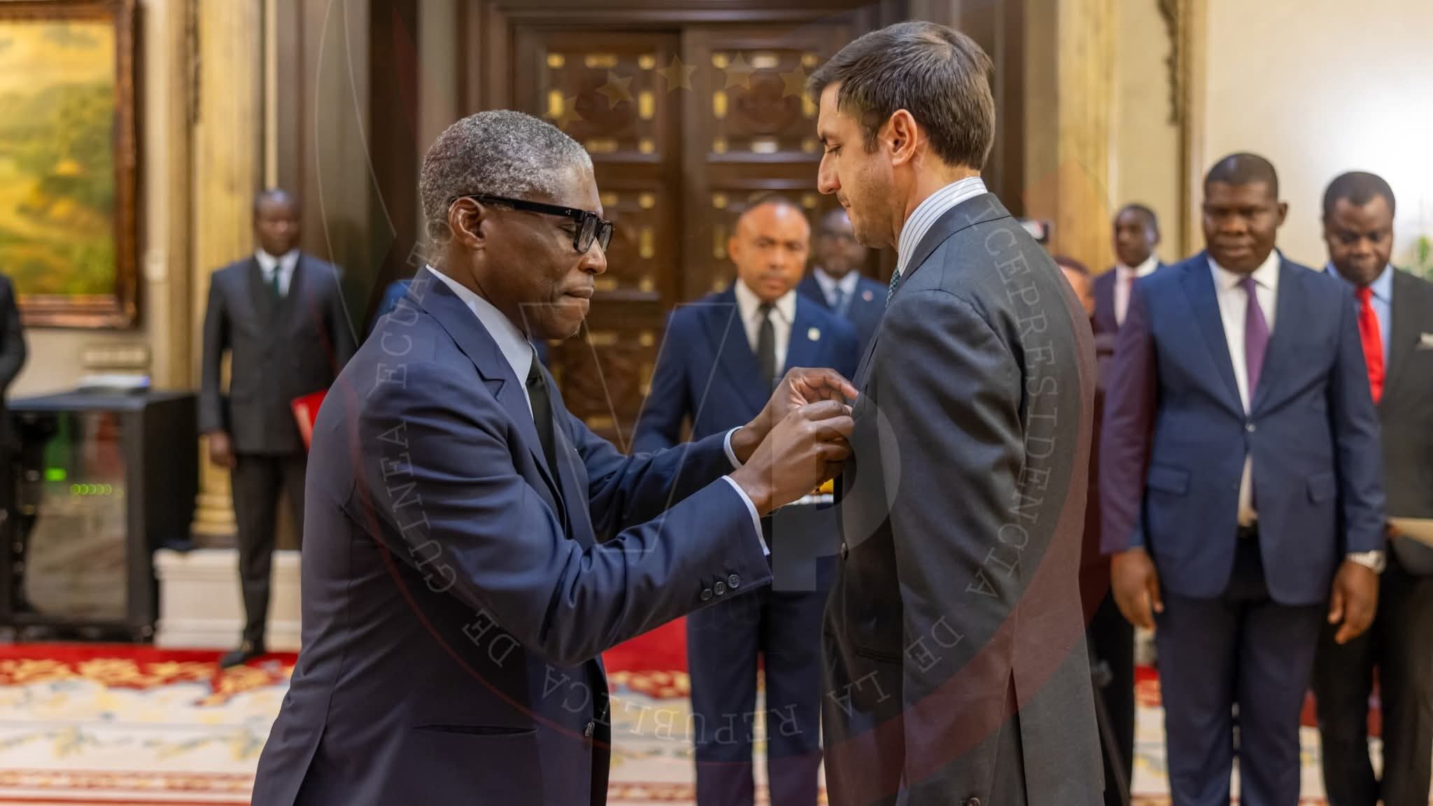 Île Mbanie : La Guinée Équatoriale Décore les Avocats qui ont défendu sa Souveraineté