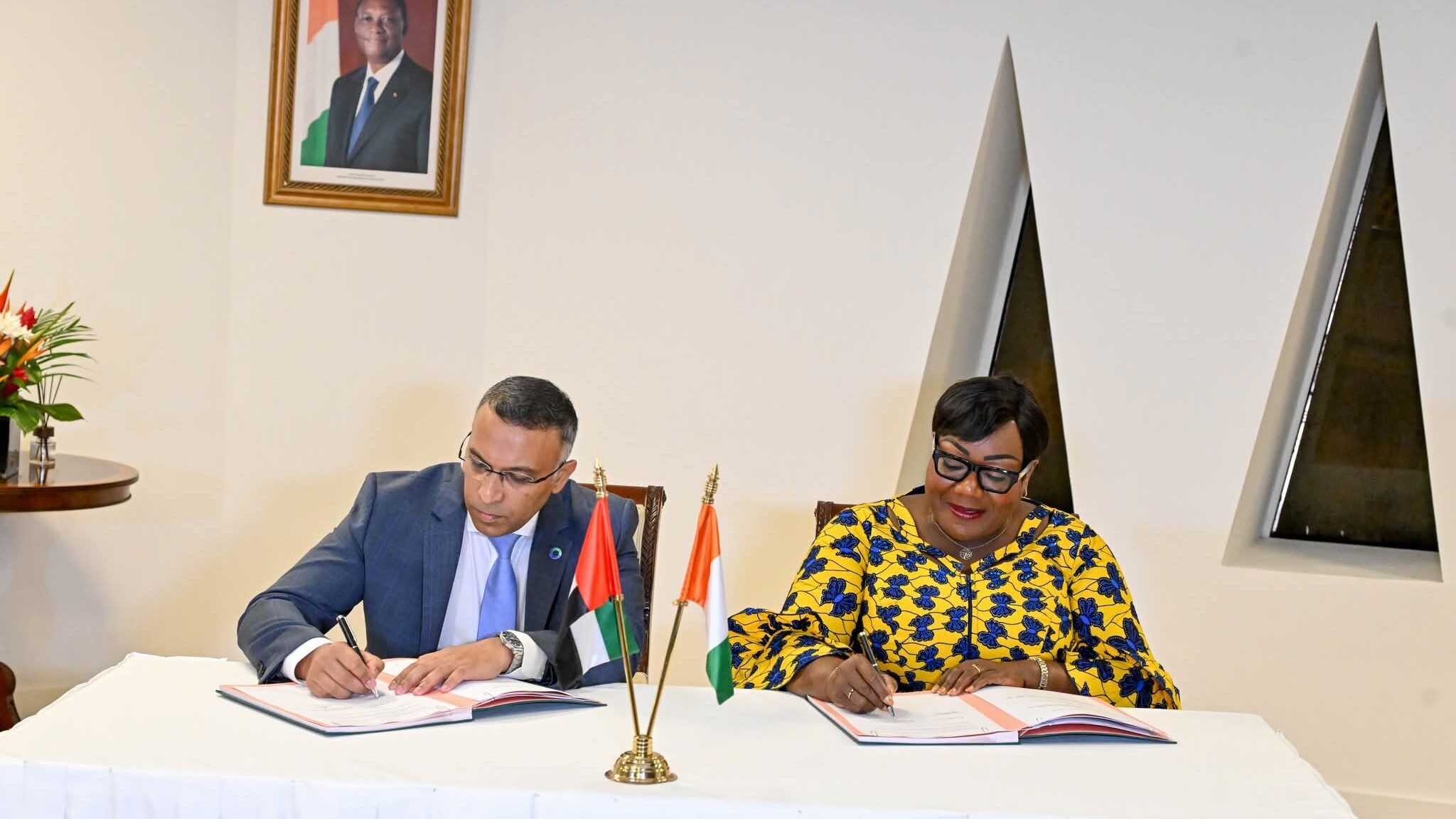Côte d’Ivoire : l’État signe deux accords avec la société Émiratie G2 PRESIGHT pour la Digitalisation des Services Publics