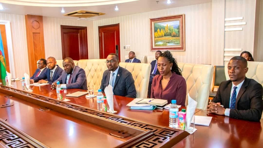 La Guinée Équatoriale et le l’Ouganda explorent de Nouvelles Alliances Économiques.