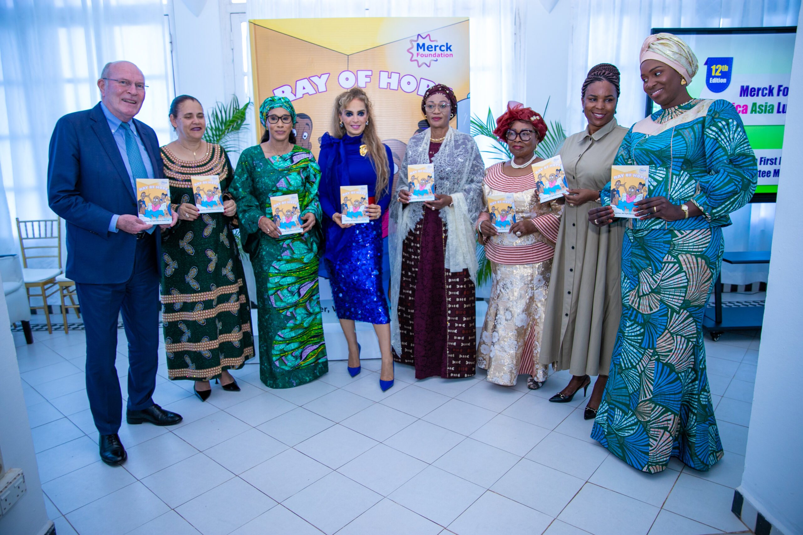 La Fondation Merck et les Premières Dames Africaines et Asiatiques ont lancé « Lumière d’Espoir » en trois langues pour sensibiliser au dépistage précoce et à la prévention du cancer, avec un accent particulier sur le cancer infantile